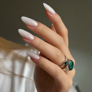 ناخن میلکی گلس (Milky Glass Nails)