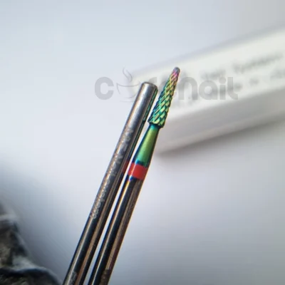 دورگیری ناخن و تمیز کردن مواد از زیر ناخن